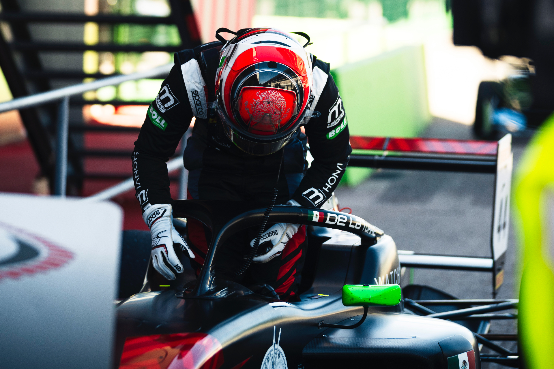 Diego de la Torre climbing into the cockpit at Portimão
