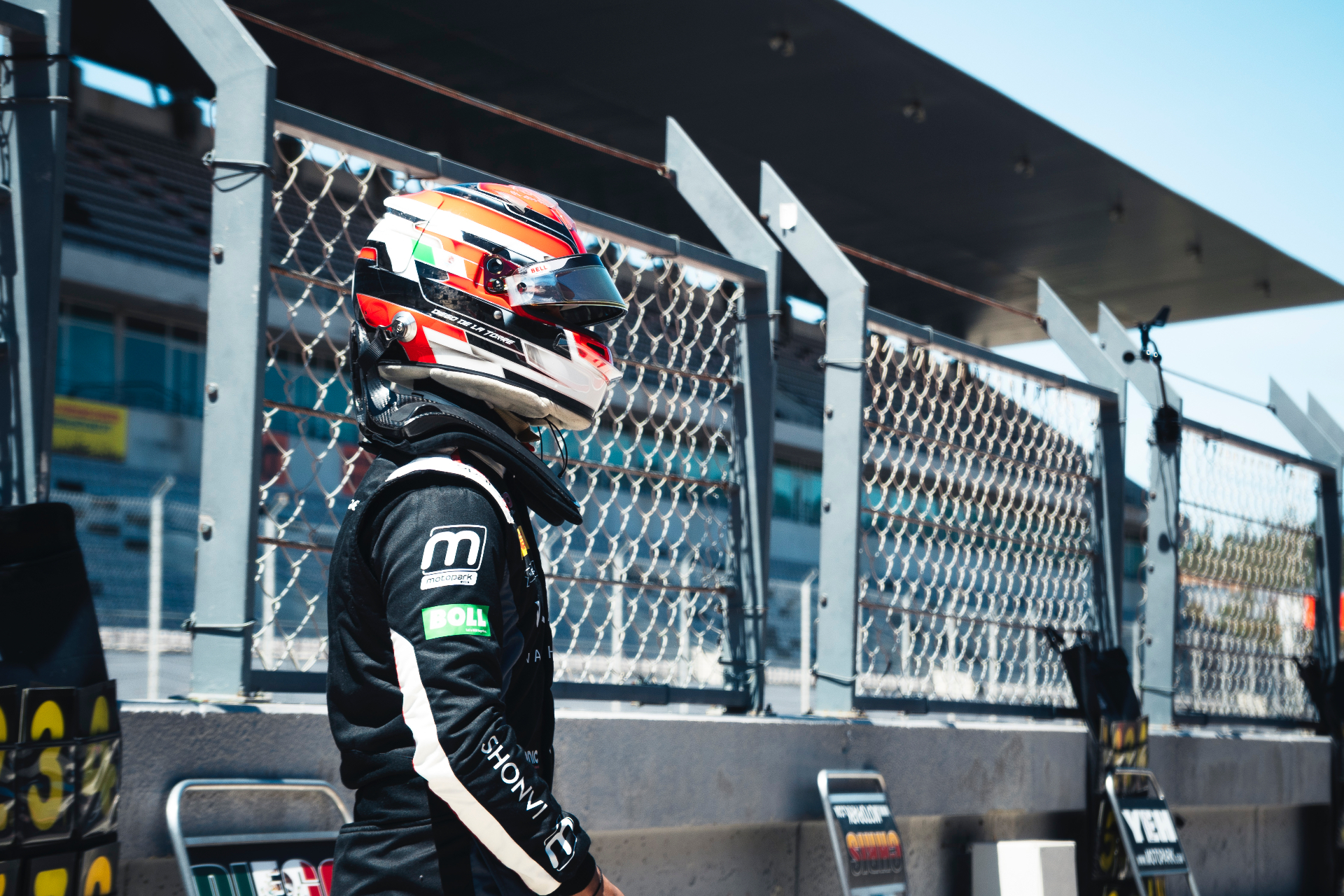 Diego de la Torre on the pit wall at Portimão